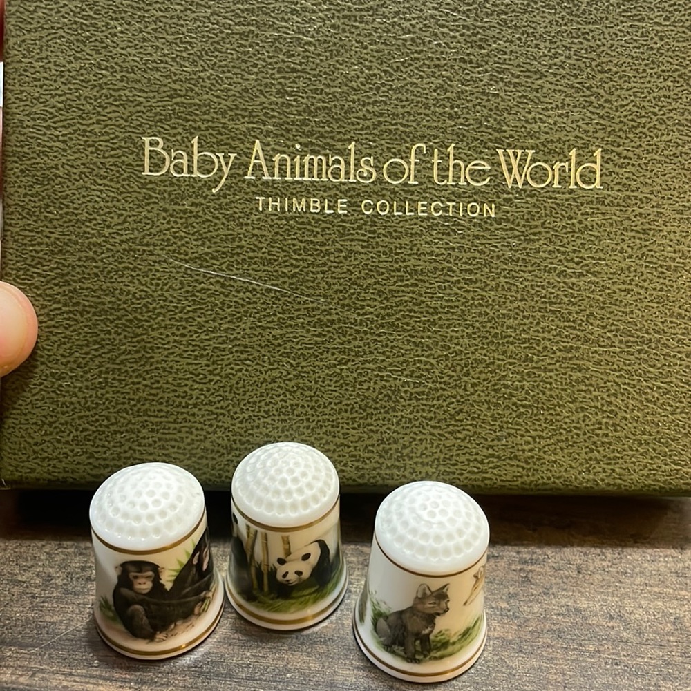 Baby animals of the world ! Vintage 1981 thimble collection